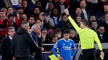 モウリーニョがCLで大暴れ、退場処分後も居座って指揮をとり続けサポーター爆笑