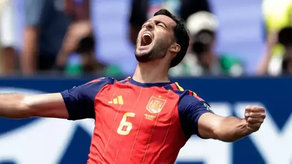 W杯でスペイン代表を救った30歳スターは『驚異の五刀流』！？「スーパースターなのに」と監督脱帽