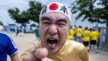 江頭2:50さん、『伝説衣装』でW杯日本代表を現地で応援！「この格好で日本代表を応援したら優勝すると思う」