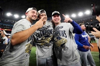 大谷翔平、開幕前夜に全選手へ約64万円のグランドセイコー贈呈「3連覇しよう」のメモ添えて