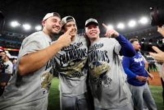 大谷翔平、開幕前夜に全選手へ約64万円のグランドセイコー贈呈「3連覇しよう」のメモ添えて