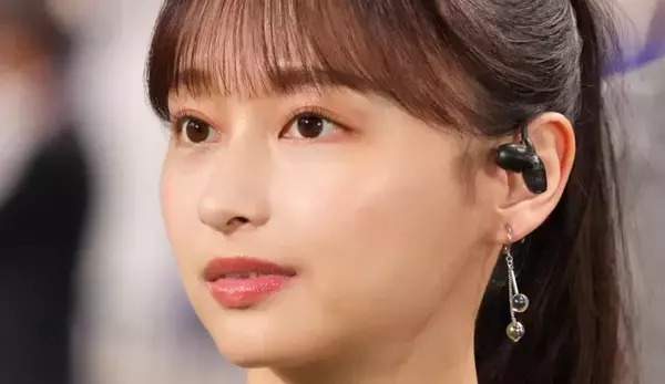 「反則的な可愛いさ」「ミニスカブーツいいコーデ」25歳元人気女性アイドル、大人気の日本代表復刻ユニを着こなす