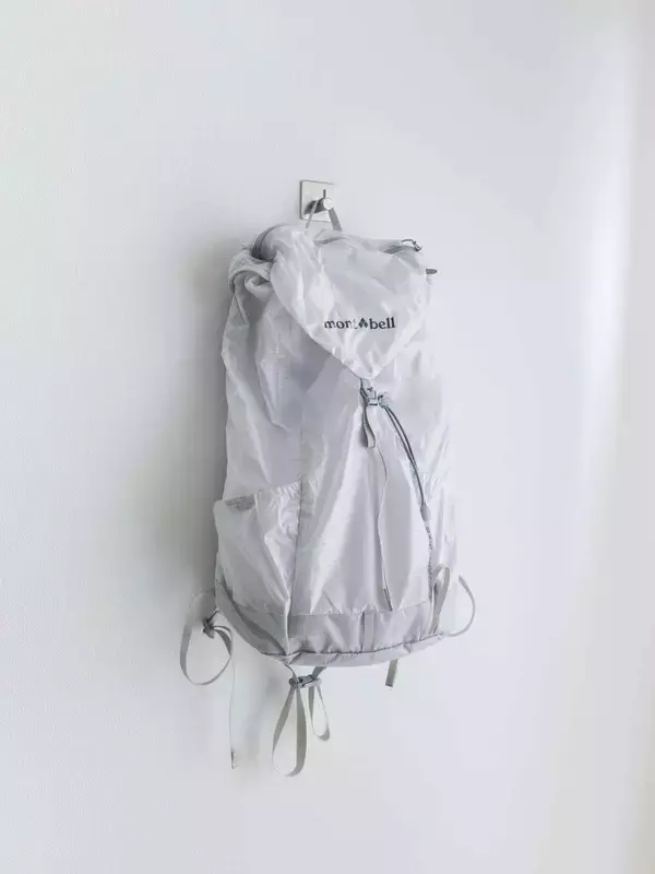 あえて、普段使いに【アウトドアブランド】を選ぶ。 持つだけでキマる「カジュアルバッグ」