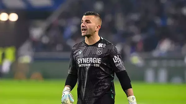 イスラム教の選手に食事させるため、怪我を装って時間稼ぎ？元代表GKが衝撃の奇策か