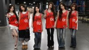 「K-POPとNBAの最高のコラボ」IVEがユニフォーム姿でNBAを観戦！「ユニフォーム似合いすぎ」とファン歓喜