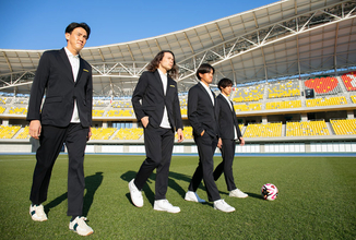 “作業着スーツ”で話題の『WWS』が栃木SCのオフィシャルスーツを発売！4名の選手がモデルで登場