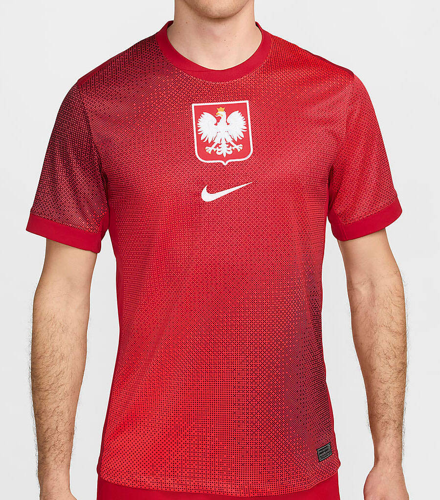 ポーランド代表、“EURO2024行き”を決めた新ユニフォーム！「じゃがいもエンブレム」が再び登場する