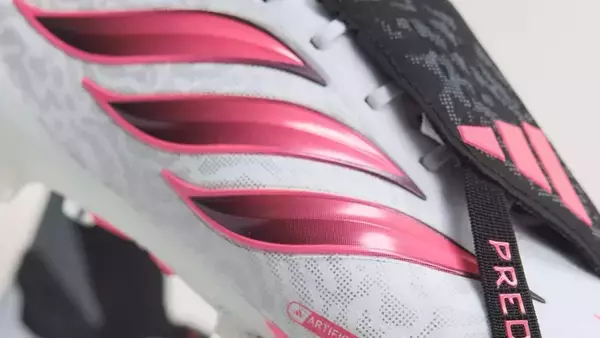 adidas、新作スパイク「カオスVSコントロールパック」を発表！ピンク基調に別れ…W杯16強からスター選手たちが着用