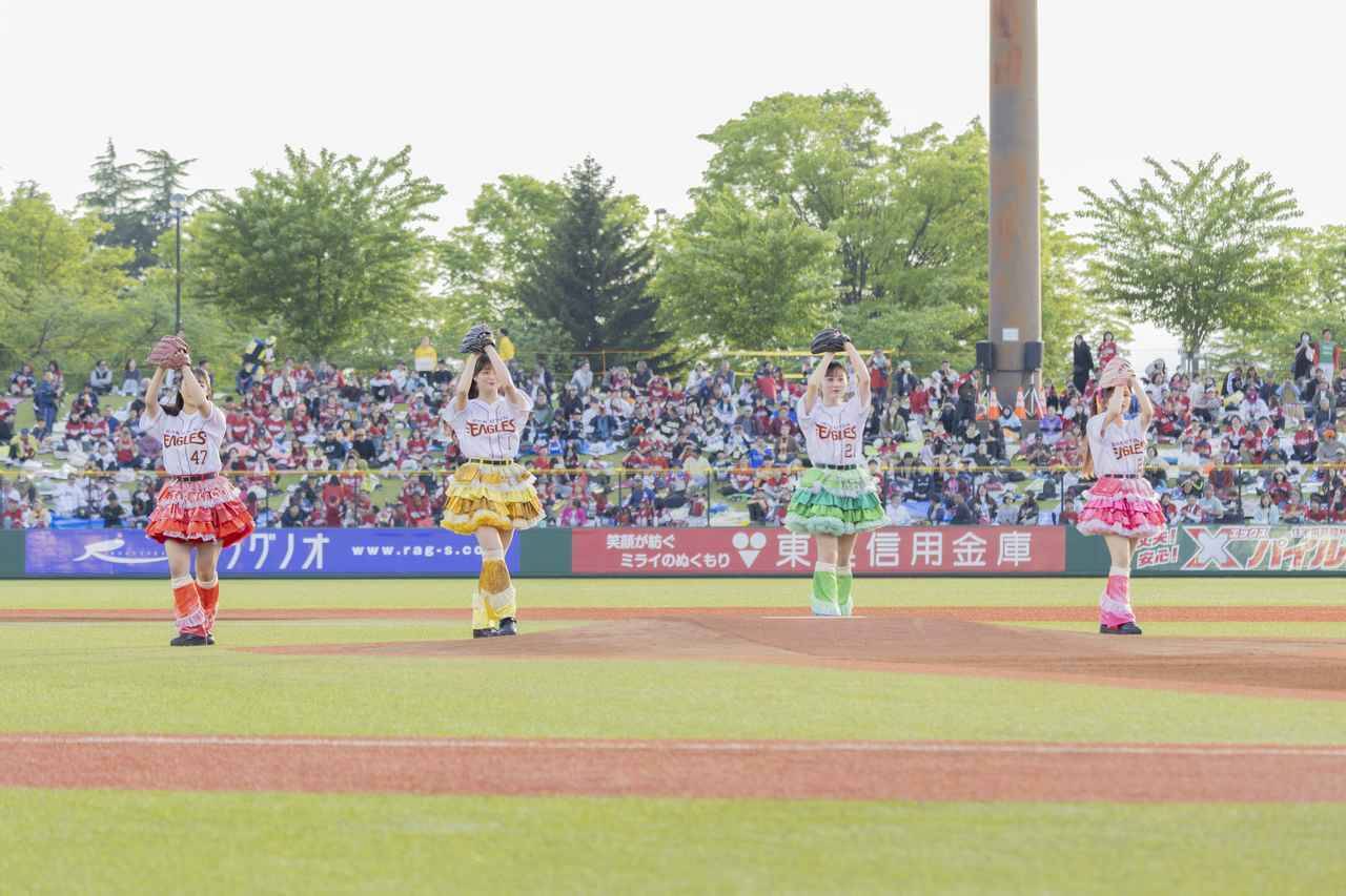 楽天『東北シリーズ』に青森のご当地アイドル、りんご娘が登場！ライブパフォーマンスとセレモニアルピッチで球場を沸かせる