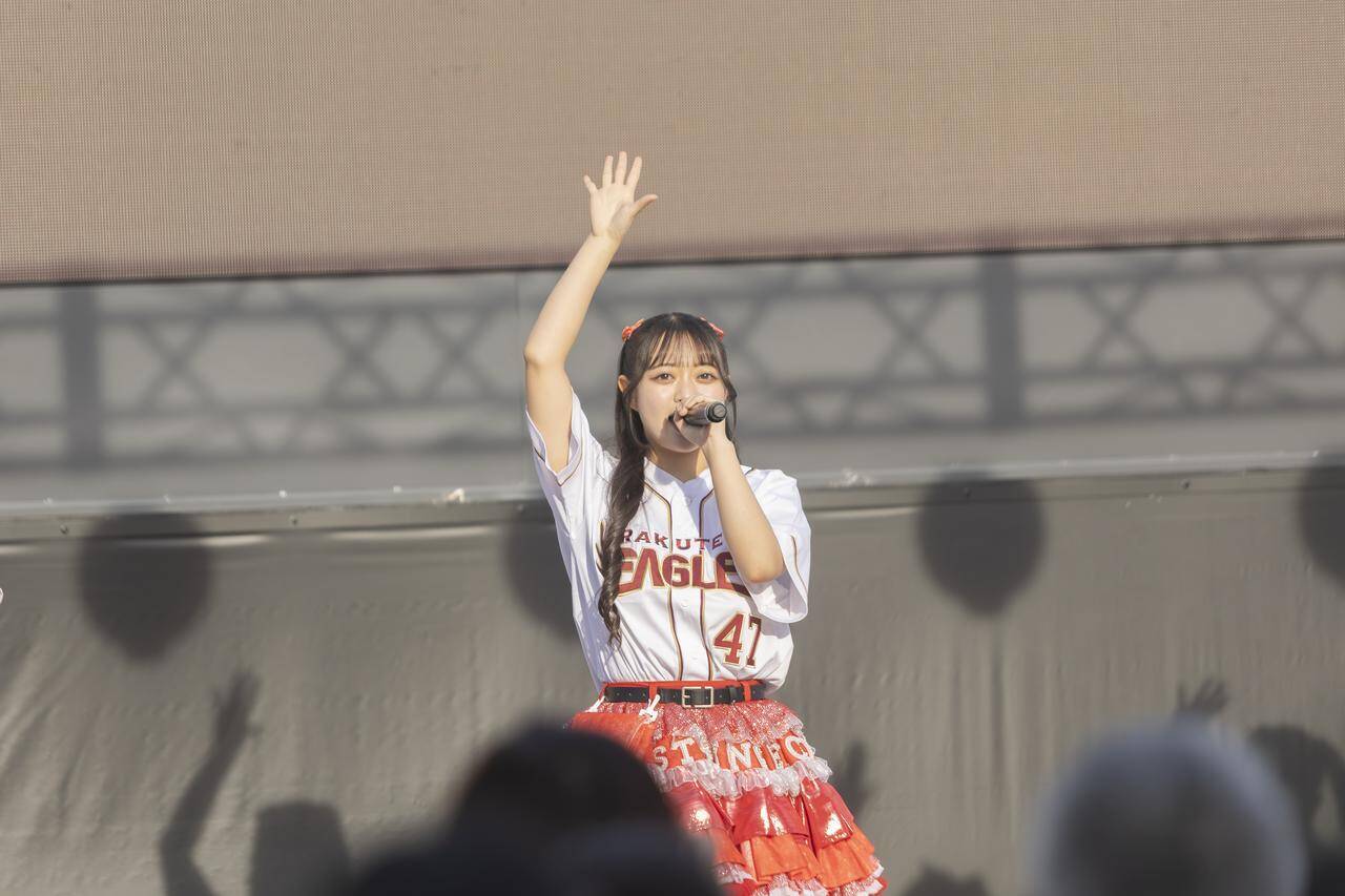 楽天『東北シリーズ』に青森のご当地アイドル、りんご娘が登場！ライブパフォーマンスとセレモニアルピッチで球場を沸かせる