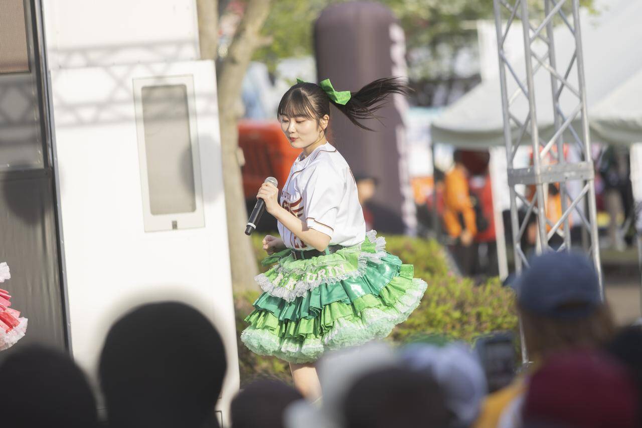 楽天『東北シリーズ』に青森のご当地アイドル、りんご娘が登場！ライブパフォーマンスとセレモニアルピッチで球場を沸かせる