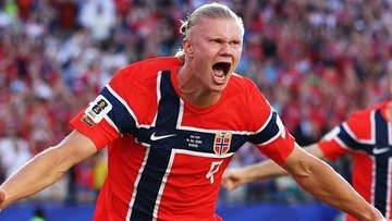 W杯デビュー戦で2ゴールのハーランド、「ノルウェー中がパーティーをしてほしい」と叫んだ理由