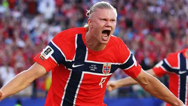 W杯デビュー戦で2ゴールのハーランド、「ノルウェー中がパーティーをしてほしい」と叫んだ理由