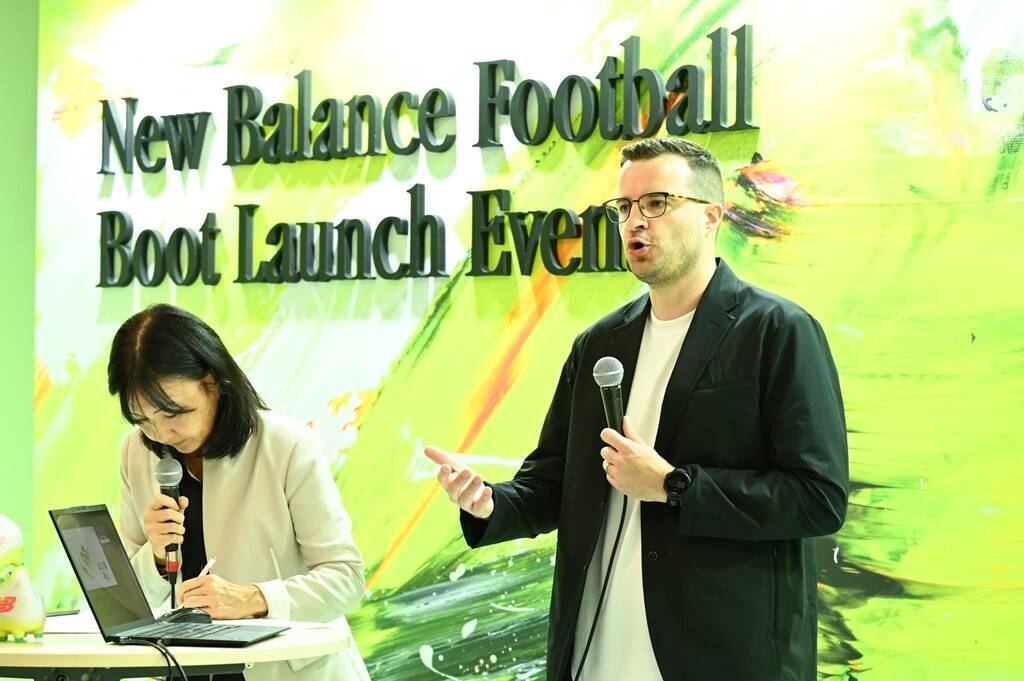 New Balanceのスパイク「442」、最新FGモデルからアッパーが人工に！カンガルーを止めた理由を担当者に聞いてみた