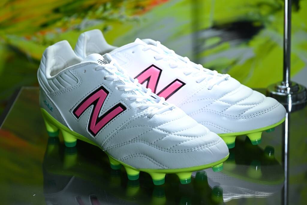 New Balanceのスパイク「442」、最新FGモデルからアッパーが人工に！カンガルーを止めた理由を担当者に聞いてみた