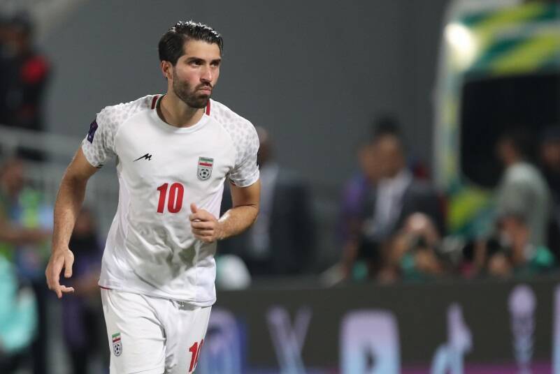 日本代表とアジアカップで対戦するイラン！ギネス世界記録を持つ元ホームレス守護神と億万長者の妻を持つ大卒10番がいる