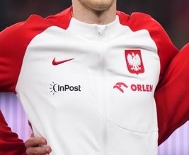元アーセナル選手、試合中に若いファンの首元つかむ、直後に平手打ちで警察も捜査