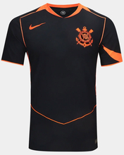 “丸の胸番号”まで再現！南米の名門が「懐かしいNIKEデザイン」の新ユニフォームを発表