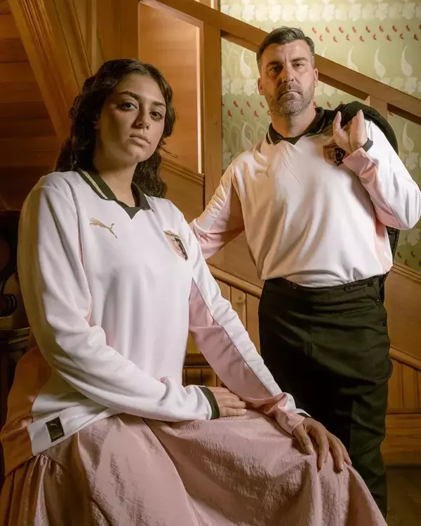 イタリアの「島クラブ」が美しき記念ユニフォームを発表！セリエA“最強時代”を彷彿デザイン