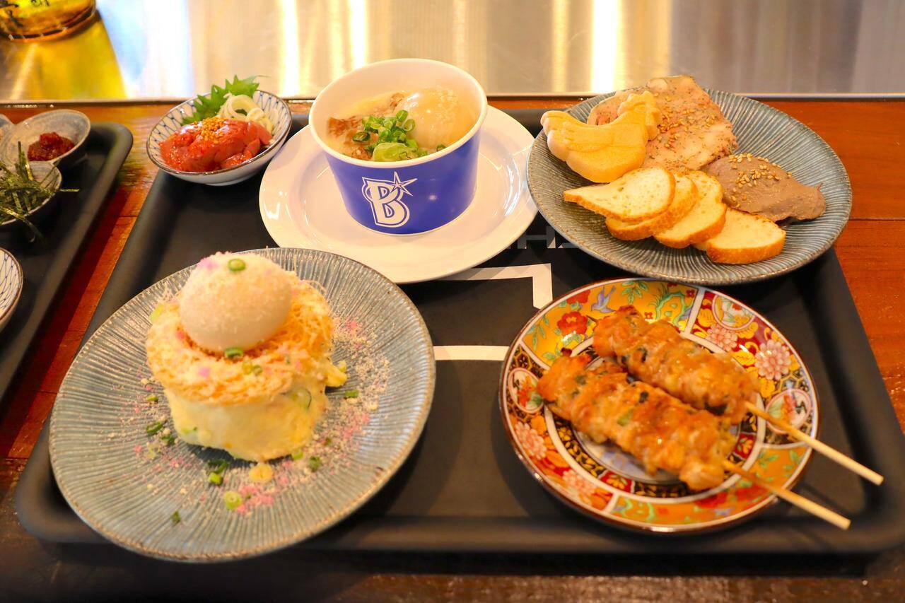 横浜DeNAベイスターズの全試合を観戦＆応援！グルメ大充実のライブビューイング施設「THE LIVE」がハマスタ近くにオープン