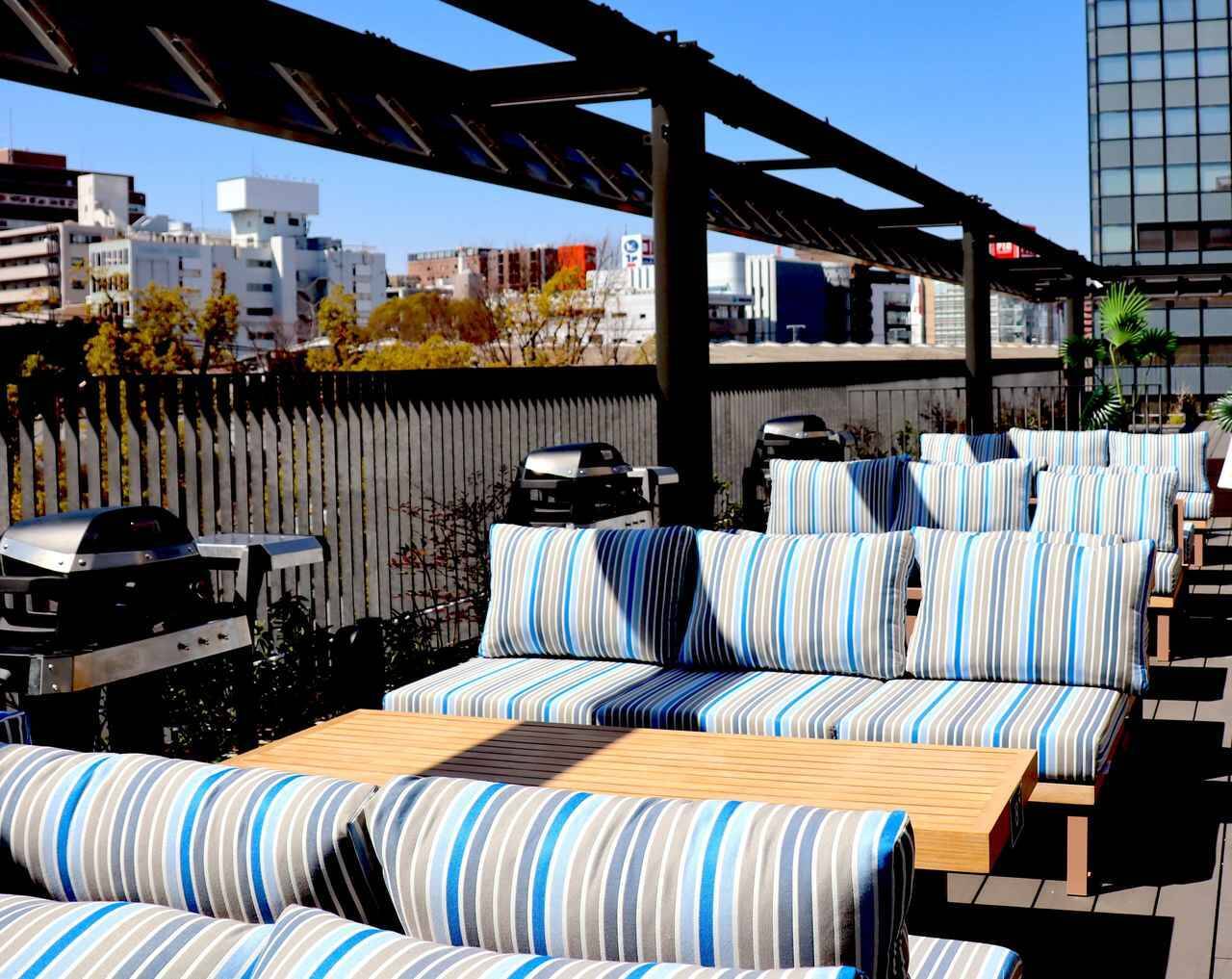 横浜DeNAベイスターズの全試合を観戦＆応援！グルメ大充実のライブビューイング施設「THE LIVE」がハマスタ近くにオープン