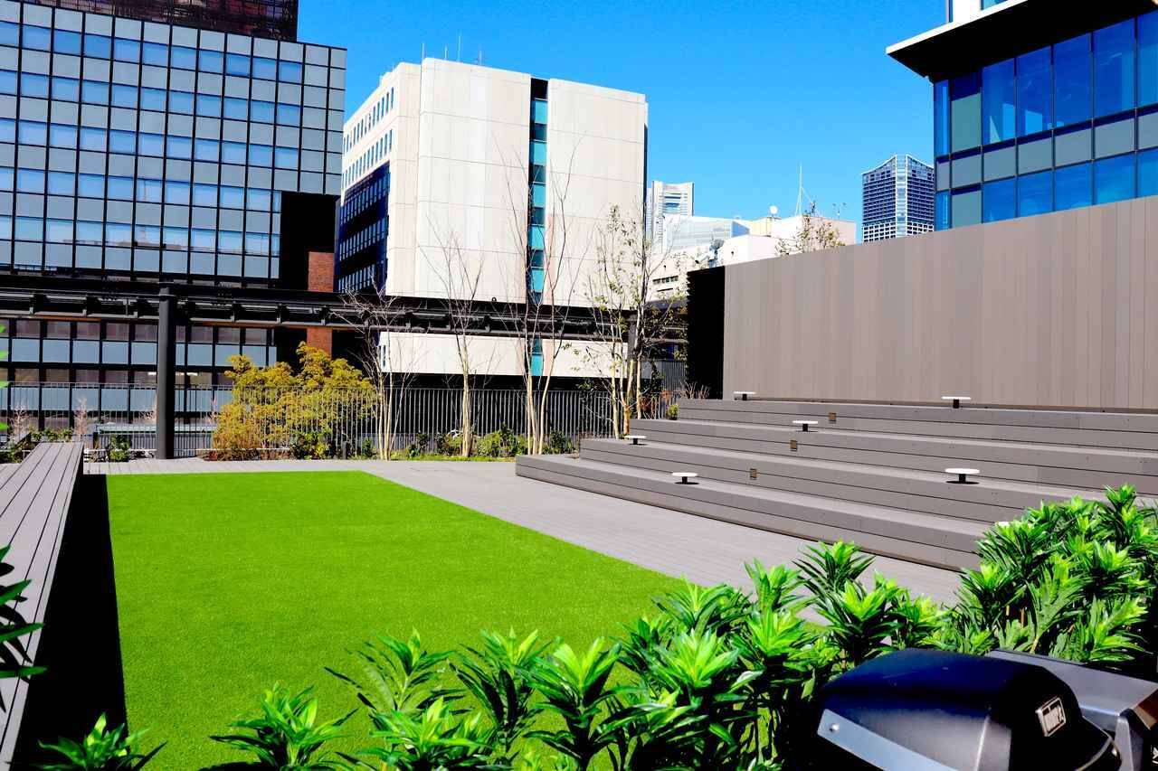 横浜DeNAベイスターズの全試合を観戦＆応援！グルメ大充実のライブビューイング施設「THE LIVE」がハマスタ近くにオープン