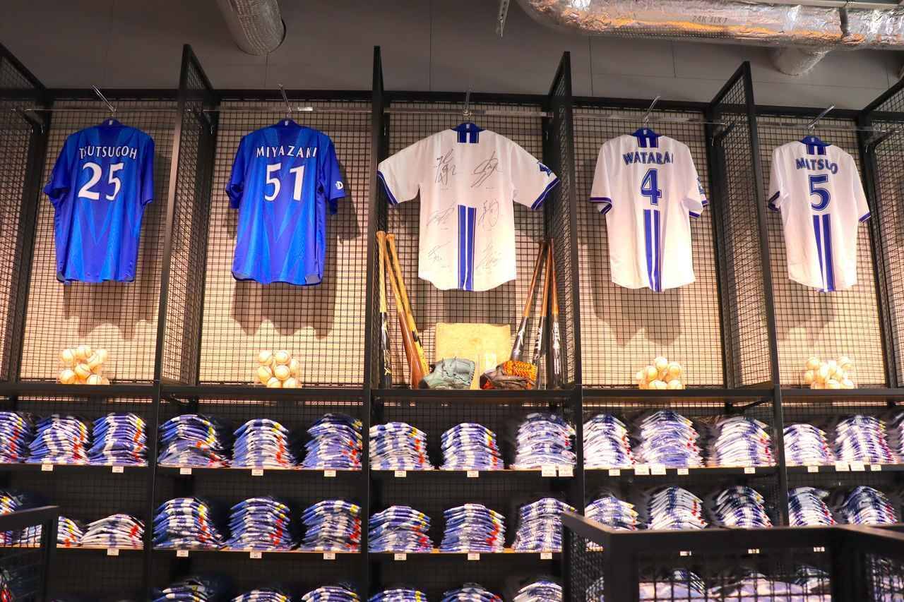 横浜DeNAベイスターズの全試合を観戦＆応援！グルメ大充実のライブビューイング施設「THE LIVE」がハマスタ近くにオープン