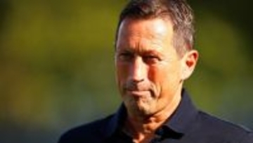 「若者の出場時間が少ない」「選手が大学に…」名将シュミットが指摘する、日本サッカー界最大の課題