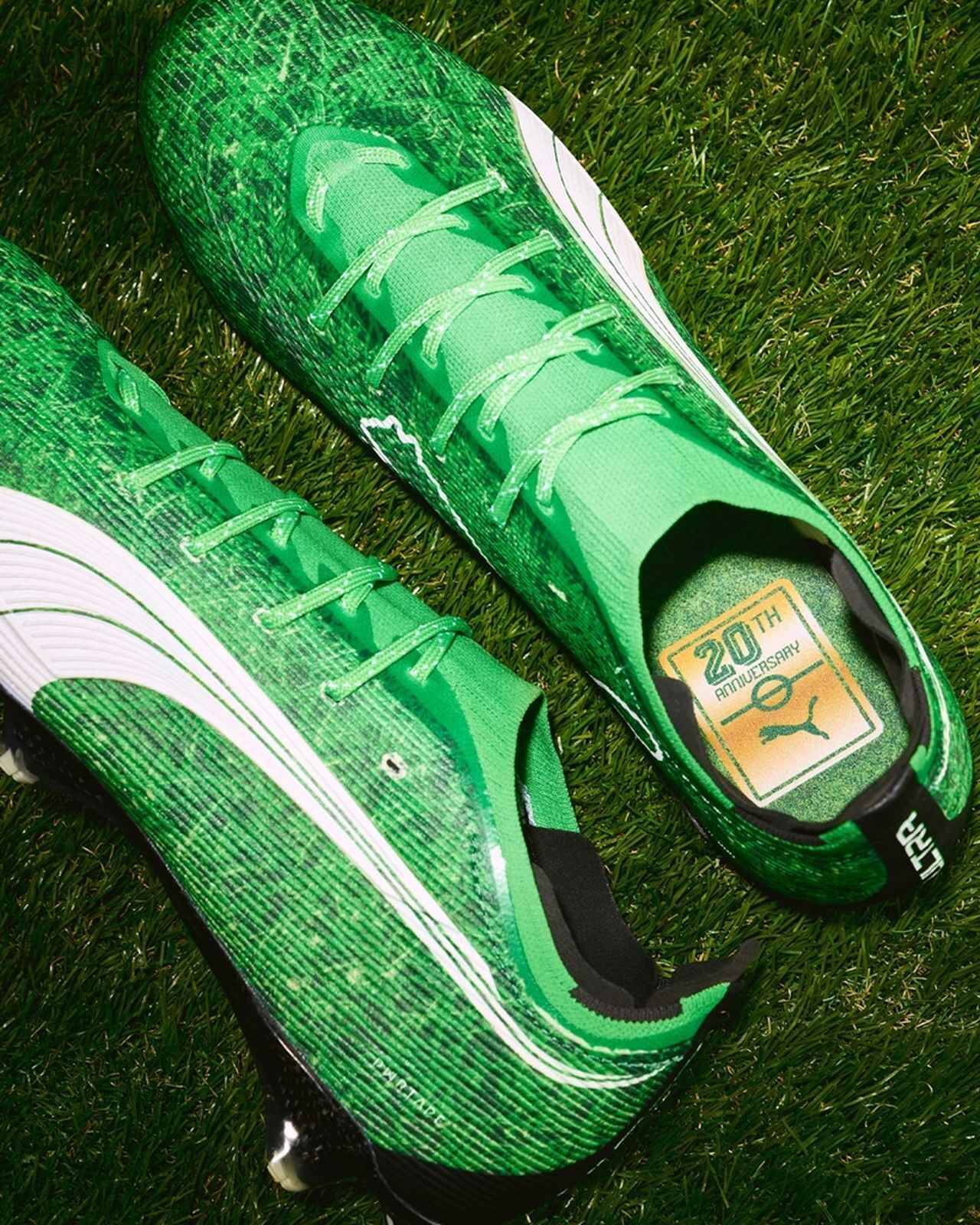 PUMA、伝説的サッカースパイクが復刻！最新スピードモデル『ウルトラ6カーボン』が見事な“芝生柄”に