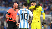 メッシに教えた！アルゼンチン代表GK、2022年W杯決勝のPK戦秘話を明かす 「レオ、ストップアンドゴーだ」