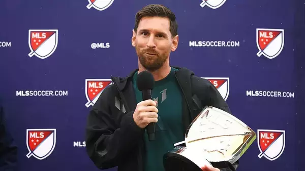 メッシがホワイトハウス訪問！トランプ大統領は「君はペレよりも優れているかもしれない」と称賛して物議