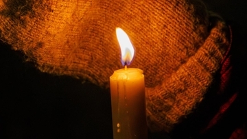 棺桶で「最後のゴール」交通事故死の19歳選手、葬儀の模様が感動を呼ぶ