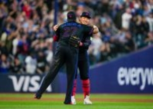 岡本和真の守備を「信じがたい」と表現した記者が見た、169km/h打球の瞬間