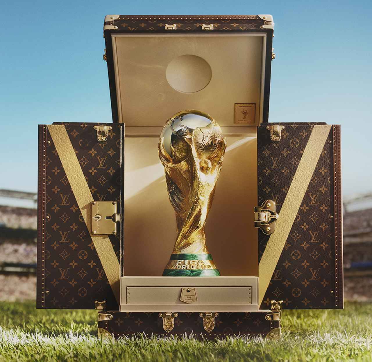 W杯優勝トロフィーは「ルイ・ヴィトン」のトランクに収納！2010年大会から“最高峰の職人”が手掛ける