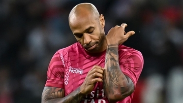 「おじさん、わかったよ（汗）」48歳アンリ、とんでもない肉体を披露！エムバペとベッカムも思わず反応