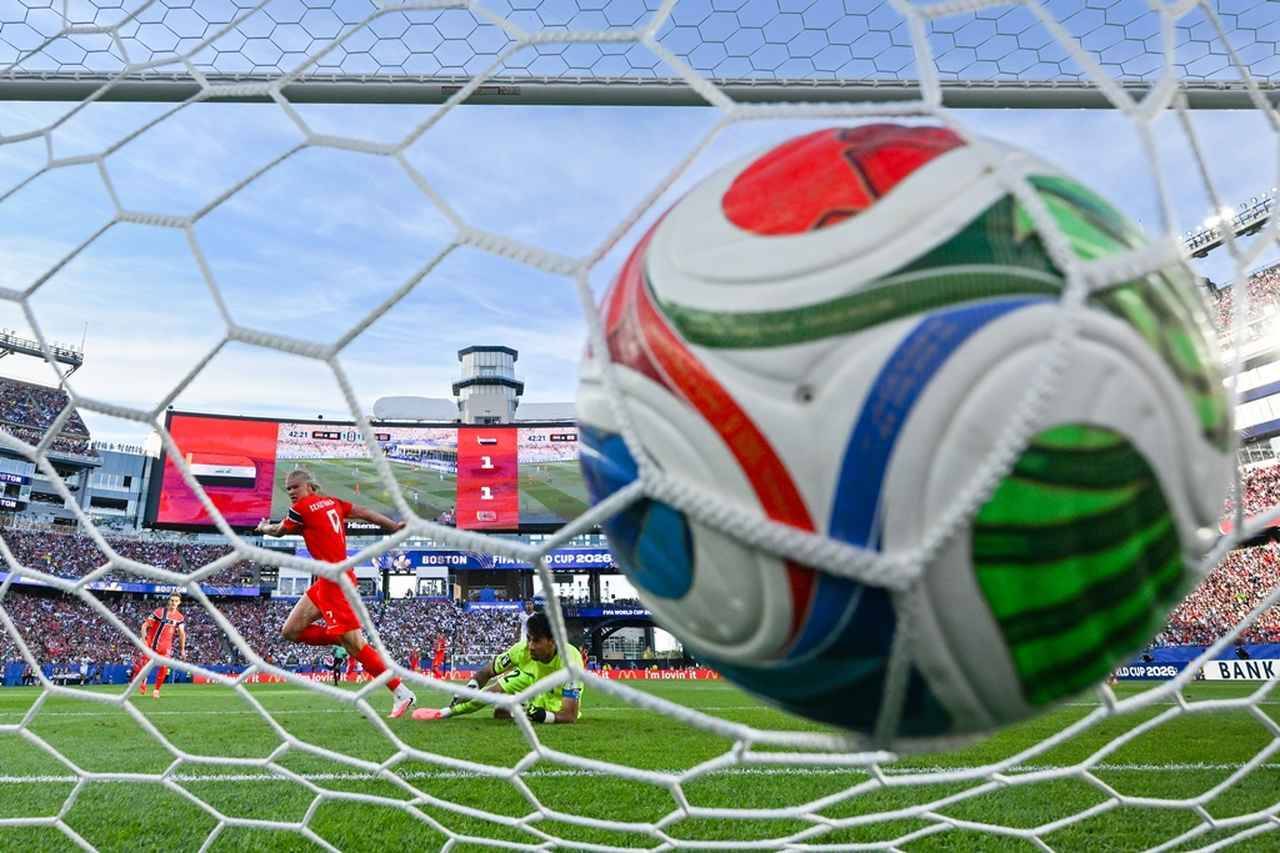 ハーランドの“あの写真”…日本代表オランダ戦も担当したプロカメラマンが「W杯でのリモート撮影」について解説