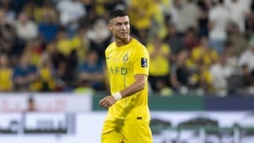 39歳ロナウド、サウジで一発レッドカード退場！直後には審判に拳を振り上げる…