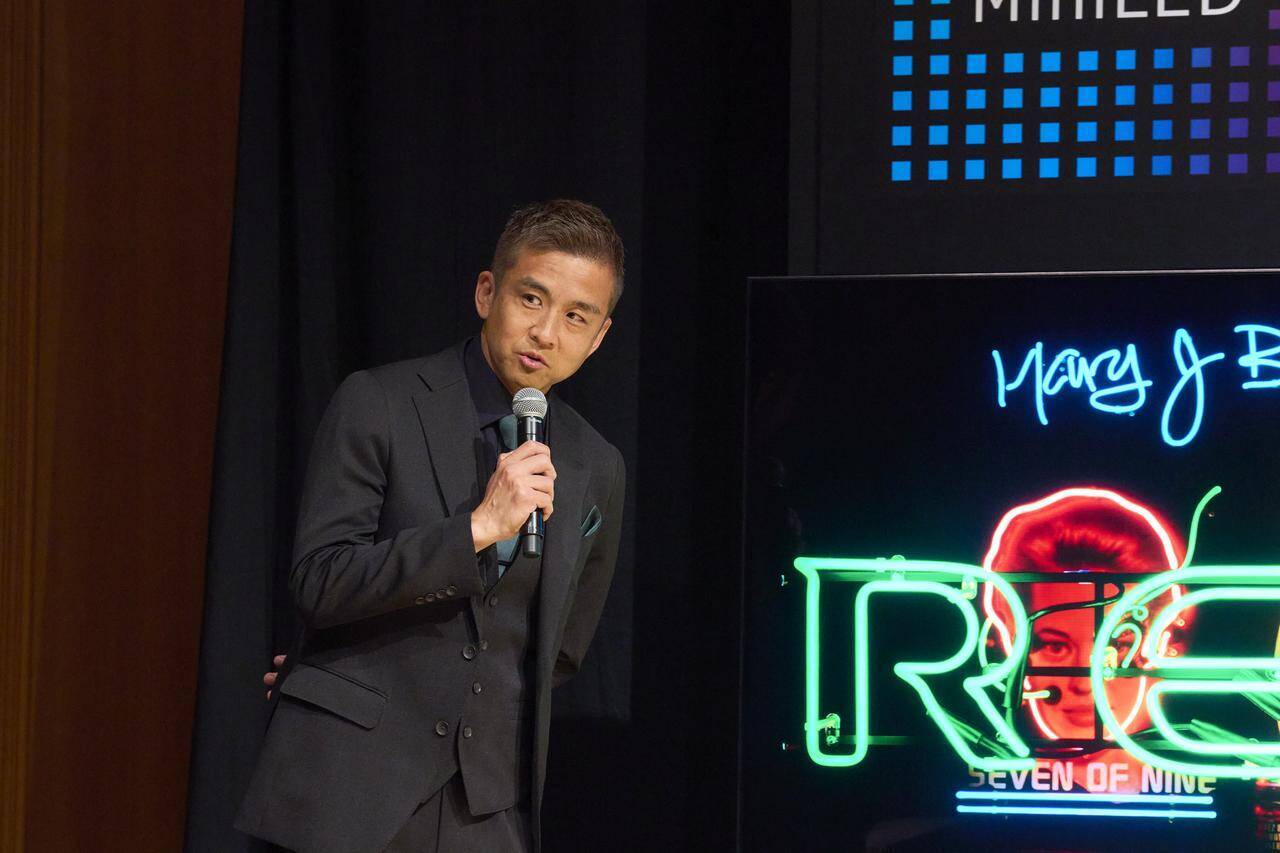 「選手は逆に困る」「ファンが減ってしまうかも」W杯で大活躍の元日本代表、“美しすぎる”新型テレビに危惧