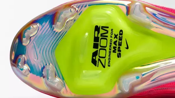 NIKE、新型マーキュリアル『ヴェイパー17』と『スーパーフライ11』を発表！異なる特徴を持つ“2つの最速スパイク”として展開