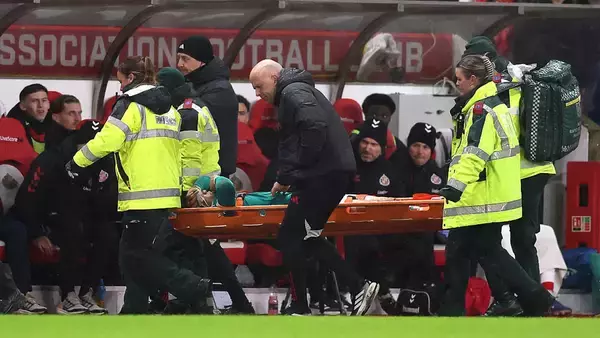 担架で退場…遠藤航に長期離脱の悪夢か？スロット監督が漏らした悲観的見解とは