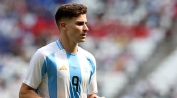 フリアン・アルバレス、マンチェスター・シティ退団希望か　意味深発言にグアルディオラ監督が反応