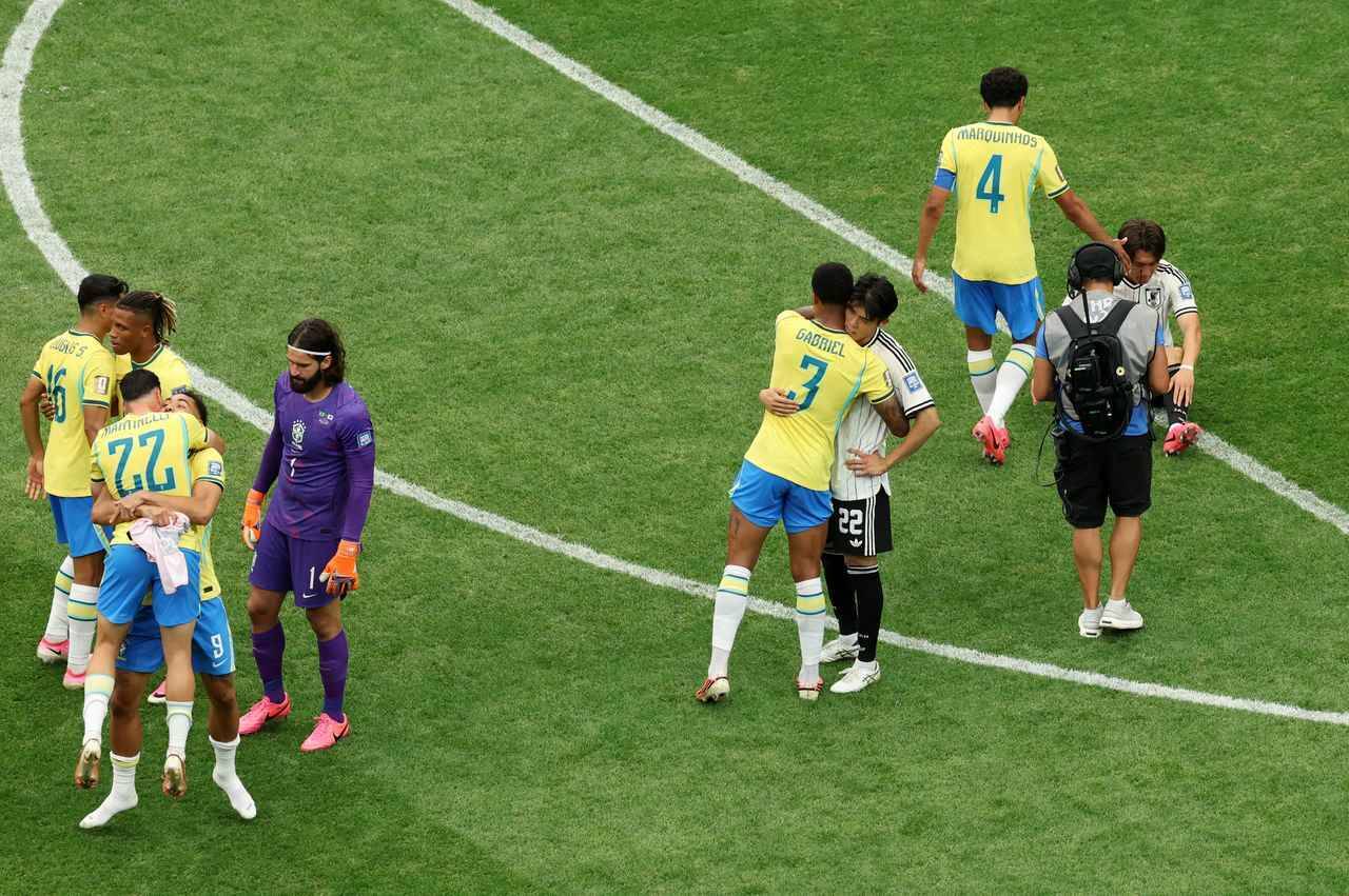 「ワイド攻撃の強みを手放し、押し込まれる展開に」“サッカーに詳しすぎる市議会議員”、対ブラジル戦を徹底解説