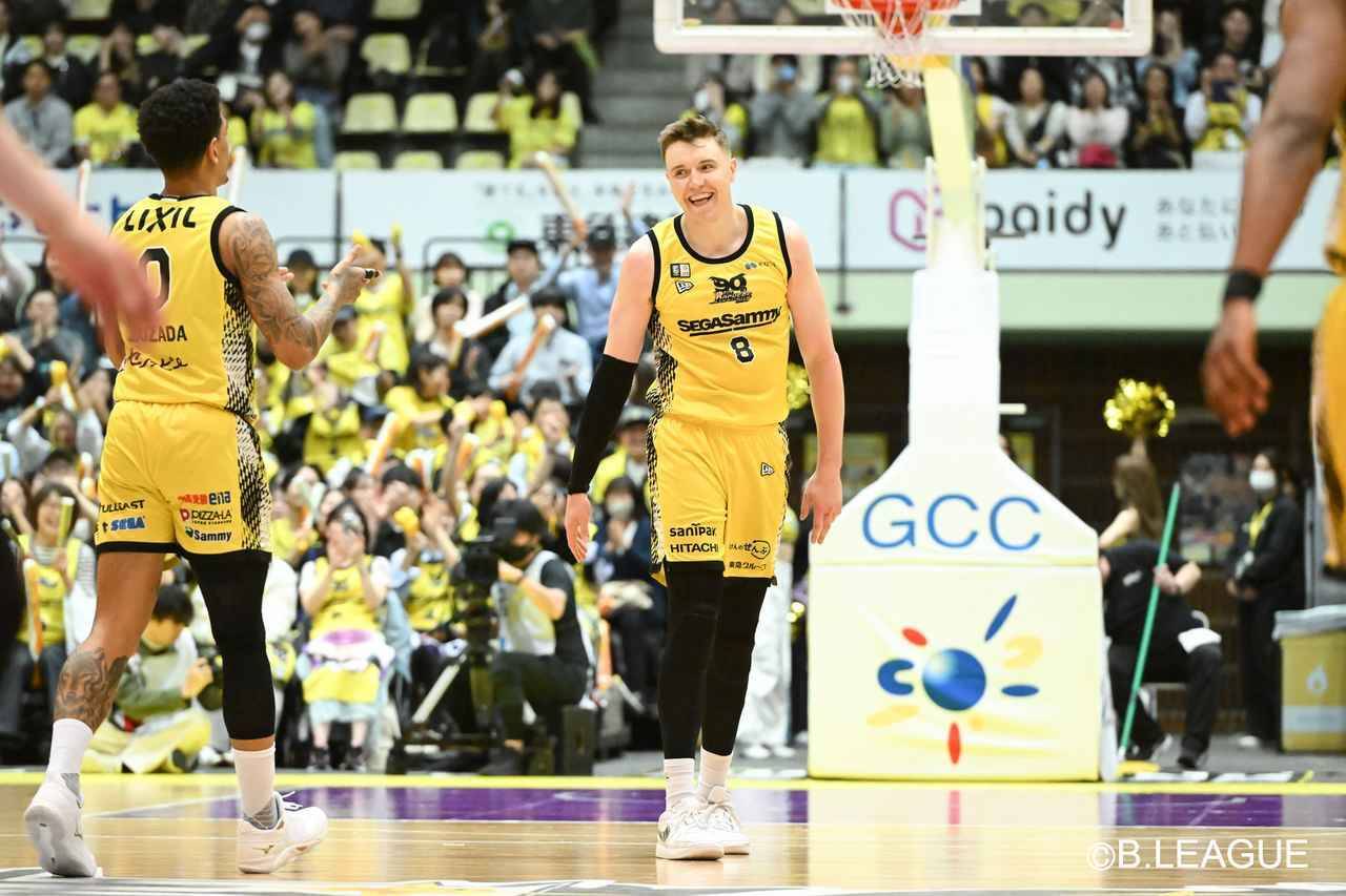 「本当に大好き」…サンロッカーズ渋谷のベンドラメ礼生がホーム“青学”に感謝。アルティーリ千葉の大塚裕土も、古巣との思い出を明かす【Pick Up B.LEAGUE】