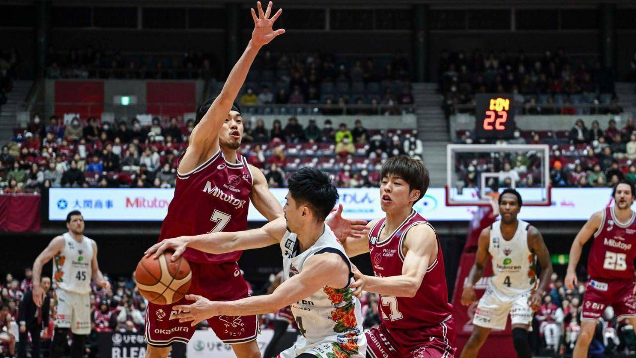 Bリーグのフランチャイズプレーヤーたち。川崎ブレイブサンダースの篠山竜青、長谷川技、琉球ゴールデンキングスの岸本隆一が語る、チーム一筋の思い【PickUp B.LEAGUE】