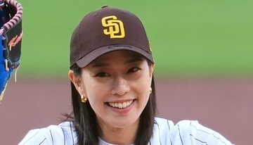「笑顔が金メダル級」石川佳純がアジア大会の思い出写真を公開、二宮和也らとの1枚も