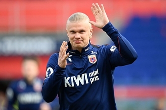 「本は好きじゃないけど」ハーランド、約1,300万円のバイキング本を競り落とし故郷の図書館に寄贈…「子どもたちに歴史を知ってほしかった」