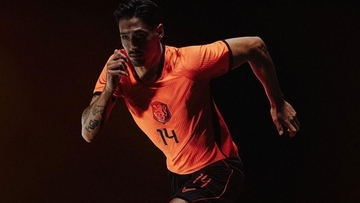 日本と戦うオランダ代表、W杯に向けた「2つの新ユニフォーム」を発表！胸に“変色”エンブレム