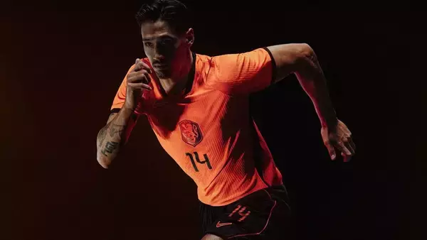 日本と戦うオランダ代表、W杯に向けた「2つの新ユニフォーム」を発表！胸に“変色”エンブレム