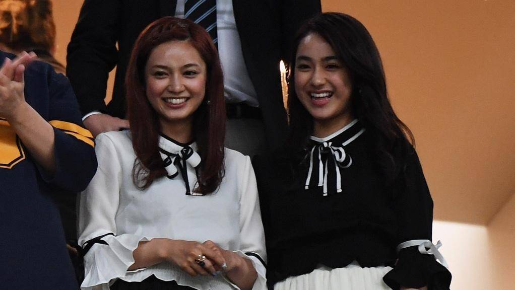 かわいい！サッカー日本代表選手と結婚した美しすぎる奥さんたち