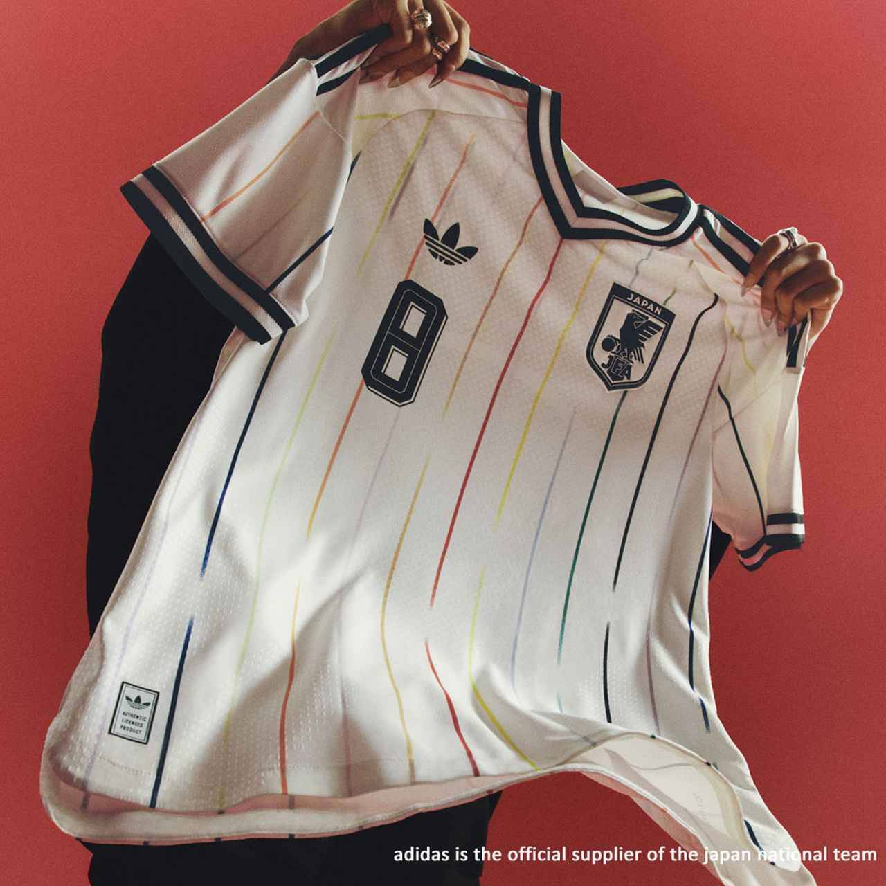 アディダスから「日本代表アウェイユニ」のサンダルが登場！W杯スウェーデン戦の6月26日に発売